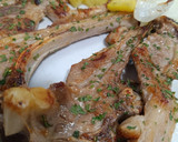 Foto del paso 3 de la receta: Chuletas de cordero a la plancha y patatas al romero