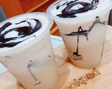 A picture of step 6 of Chocolatty iced coffee.