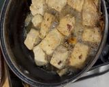 Foto del paso 3 de la receta: ### CAZÓN DORADO EN MANTECA AL AJO CON PAPRIKA