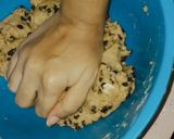 Foto langkah ke 4 dari resep Monster Choco Chips Salt Himalayan Cookies.