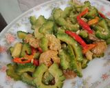 Foto langkah ke 4 dari resep Oseng Pare Pedas.