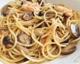Foto del paso 7 de la receta: Espaguetis al aglio con gambas y setas