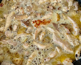 Foto del paso 5 de la receta: Pularda en salsa de setas y sabor Cookpad con patatas baby