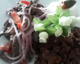 Foto del paso 6 de la receta: Frejoles Negros con Saltado Carne de Res a lo Carmelita