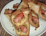 Foto langkah ke 6 dari resep GATA-46: SAUSAGE GARLIC BREAD.
