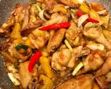 Hình bước làm 3 của món Gà kho dứa