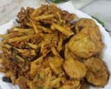 A picture of step 5 of Aloo ke pakory with bengan.