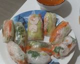 Foto langkah ke 5 dari resep Vietnam Spring Roll.