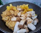 Hình bước làm 1 của món Đậu hũ, nấm kho thơm