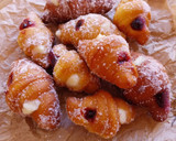 Foto del paso 19 de la receta: Mini croissants con masa brioche rellenos de crema y coulis de arándanos