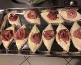 Une image de l'étape 3 de Canapés apéritif « yeux » au jambon cru,olives,anchois et tomate.