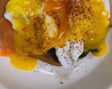 Hình bước làm 4 của món Salmon Benedict🍴