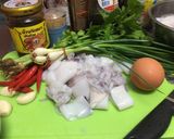 รูปขั้นตอนการทำที่ 1 ของ ปลาหมึกผัดพริกเผา ข้าวไข่ข้น