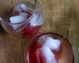 Foto langkah ke 1 dari resep Yakult Strawberry Milk.