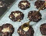 Foto langkah ke 6 dari resep Double Choco Nut Cookies.