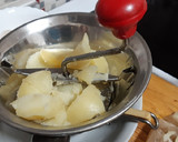 Foto del paso 2 de la receta: Butifarras al vino tinto con puré de patata