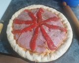 Foto del paso 5 de la receta: Pizza de Jamón y morrones rellena a los 4 quesos!