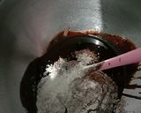 Foto langkah ke 5 dari resep Chocolate Cotton Sponge Cake.