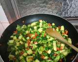 Foto del paso 3 de la receta: Pasta con verduras salteadas con bacon