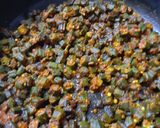A picture of step 5 of Bhindi masala.