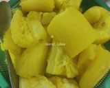 Foto langkah ke 3 dari resep Singkong Rebus Bumbu Kuning.