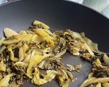 รูปขั้นตอนการทำที่ 3 ของ HOWTO - "ผักกาดดองเปรี้ยวผัดไข่" เมนูเด็ด วัตถุดิบน้อย