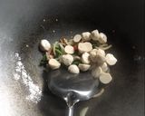 รูปขั้นตอนการทำที่ 5 ของ ข้าวคลุกกะเพราลูกชิ้นหมู+ไข่ดาว (no msg.)