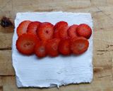 Foto del paso 4 de la receta: Rollitos tostados de fresa