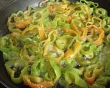 Foto del paso 2 de la receta Espaguetis salteados con mango y mini volavents rellenos de paté de tomate, aceitunas y maíz