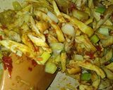 Foto langkah ke 3 dari resep Ayam Goreng Suwir Merdeka dengan Bumbu Dasar Merah.