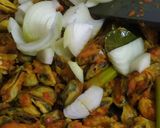 Foto langkah ke 4 dari resep Kerang Ijo Kupas Kuah Kuning.
