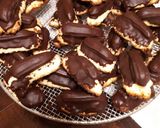 Foto del paso 4 de la receta: Barritas de coco y dulce de leche