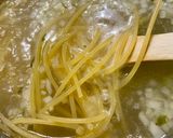 Une image de l'étape 2 de Spaghettis Vongole.