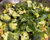 A picture of step 2 of Broccoli masala.