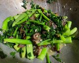 Hình bước làm 3 của món Ngồng cải xào thịt gác bếp