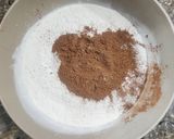 Foto del paso 4 de la receta: 🍫Bizcochuelo chocolatoso esponjoso y húmedo - Chocolate de taza + cacao amargo - Fácil y rendidor 🍫