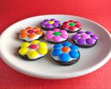 A picture of step 2 of Flower Oreo Bites with Cadbury Gems.