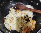 Foto langkah ke 5 dari resep Nasi Goreng Sosis Praktis.