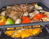 Foto del paso 4 de la receta: COLITA DE CUADRIL AL HORNO CON PAPAS, BATATAS, ZAPALLO Y VERDURAS 🥩🥔🍠🎃🧅🫑🍆