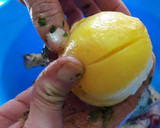 Foto del paso 10 de la receta: Pollo asado al horno, relleno de limón encurtido y patatas