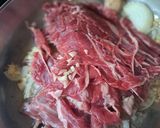 Foto langkah ke 3 dari resep Tumis Daging Sukiyaki Cabe Hijau.