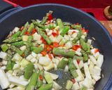 Foto del paso 4 de la receta: Paella de verduras y espárragos verdes