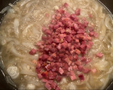 Foto del paso 3 de la receta: Longaniza fresca con cebolla, jamón y guisantes