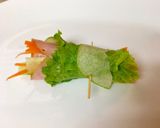 Hình bước làm 2 của món Salad cuộn