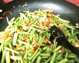 Foto langkah ke 4 dari resep Oseng pedas bunga baput (bwng putih) ikan asin.