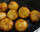 A picture of step 5 of Spicy semolina stuffed pops.