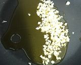 Foto del paso 2 de la receta: Pasta de espinacas al ajillo