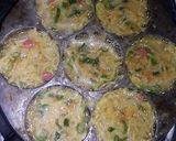 Foto langkah ke 3 dari resep Omelet Mie n Sosis Or Noodle n Sausage Omelette.
