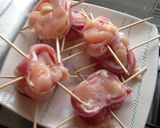 Foto del paso 10 de la receta: Rollitos de pollo envuelto en tocino y salsa teriyaki con papas a la mantequilla, romero y merkén