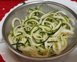 Foto del paso 1 de la receta Ensalada de calabacín y naranja